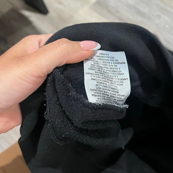 Undefeated Black Crewneck Men's Size Medium - Picture 4 of 4